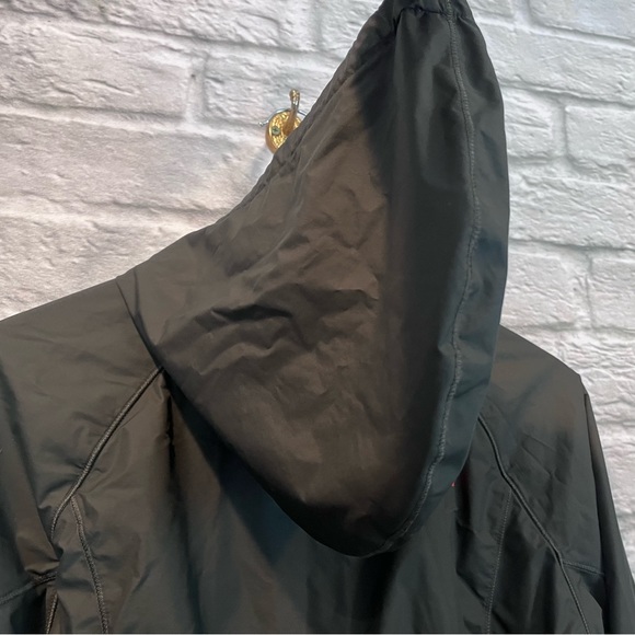 The North Face Women’s Medium Grey & Pink Sanctuary Wind Breaker Jacket - Picture 12 of 12